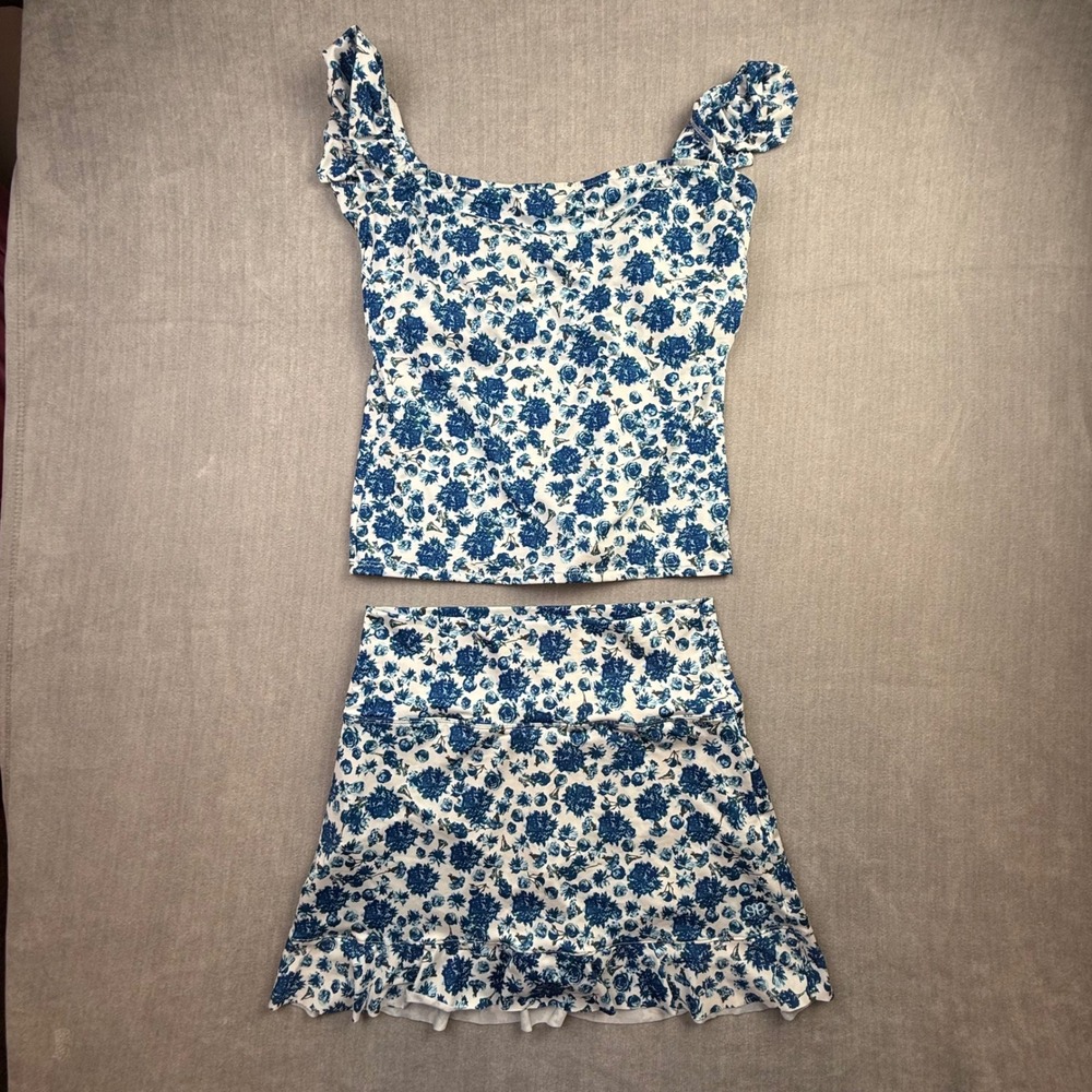 Albion Fit Blue Floral Ruffle Cap Sleeve Top and Skort Activewear Set Large